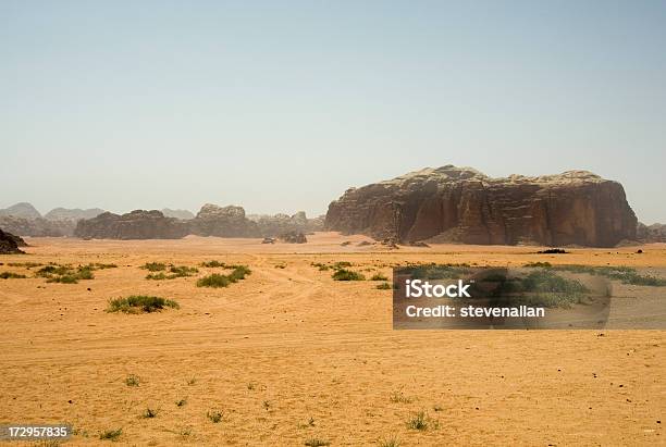 Wadi Rum - zdjęcia stockowe i więcej obrazów Azja Zachodnia - Azja Zachodnia, Bez ludzi, Czerwony