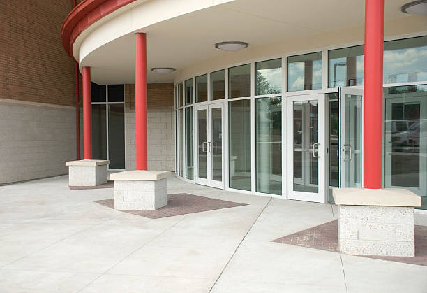 istock Rounded building entrance with ceiling to floor Windows 172958173