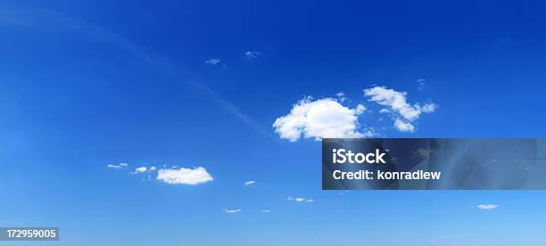 Niebieski Niebo Panorama - zdjęcia stockowe i więcej obrazów Bezchmurne niebo - Bezchmurne niebo, Biały, Chmura