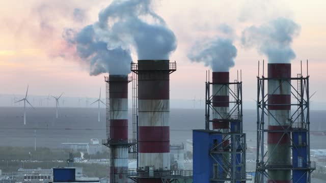 Fixed shooting lens:The Smog of Industrial Chimneys: Visual Evidence of Air Pollution