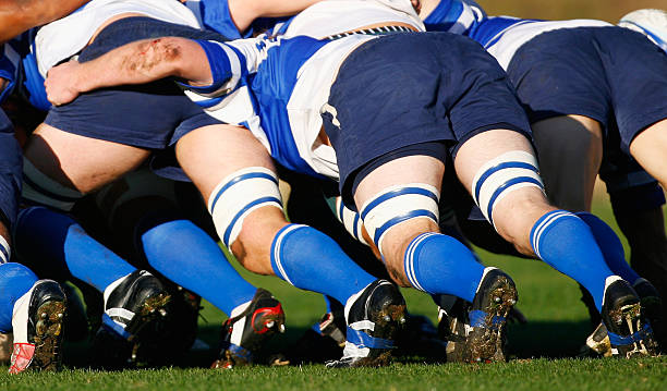 rugby union scrum - rugby scrum stockfoto's en -beelden