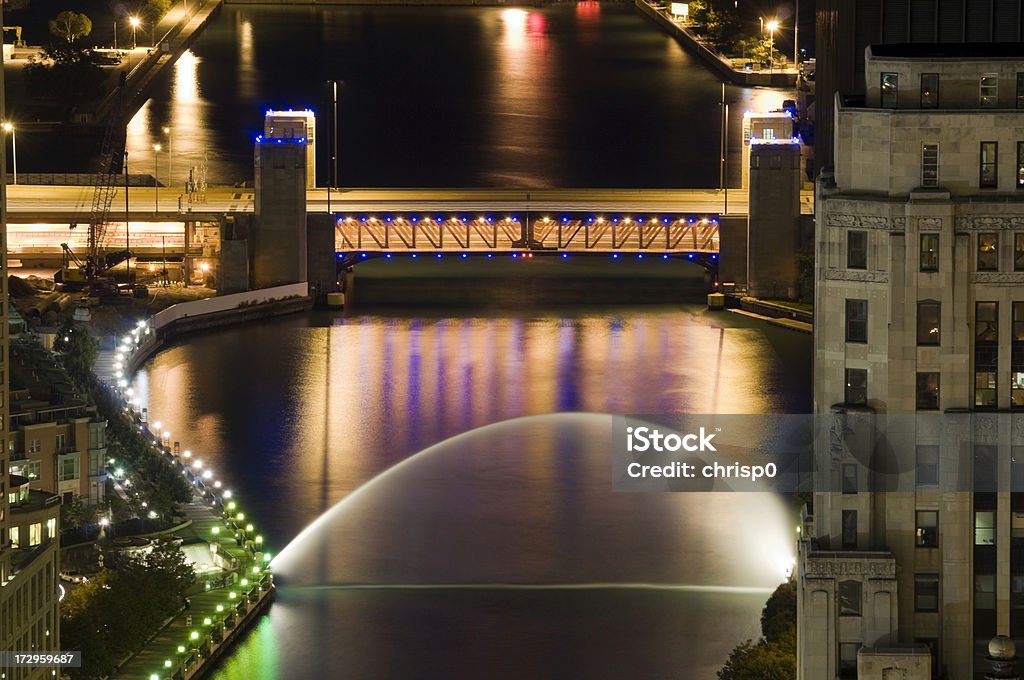 Rio Chicago à noite - Foto de stock de Alto - Descrição Geral royalty-free