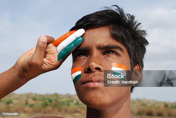 Omaggio - Fotografie stock e altre immagini di Bandiera dell'India - Bandiera dell'India, Persone, Saluto militare