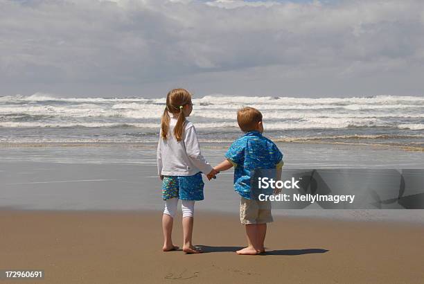 Crianças Onda Ver - Fotografias de stock e mais imagens de Ao Ar Livre - Ao Ar Livre, Areia, Azul