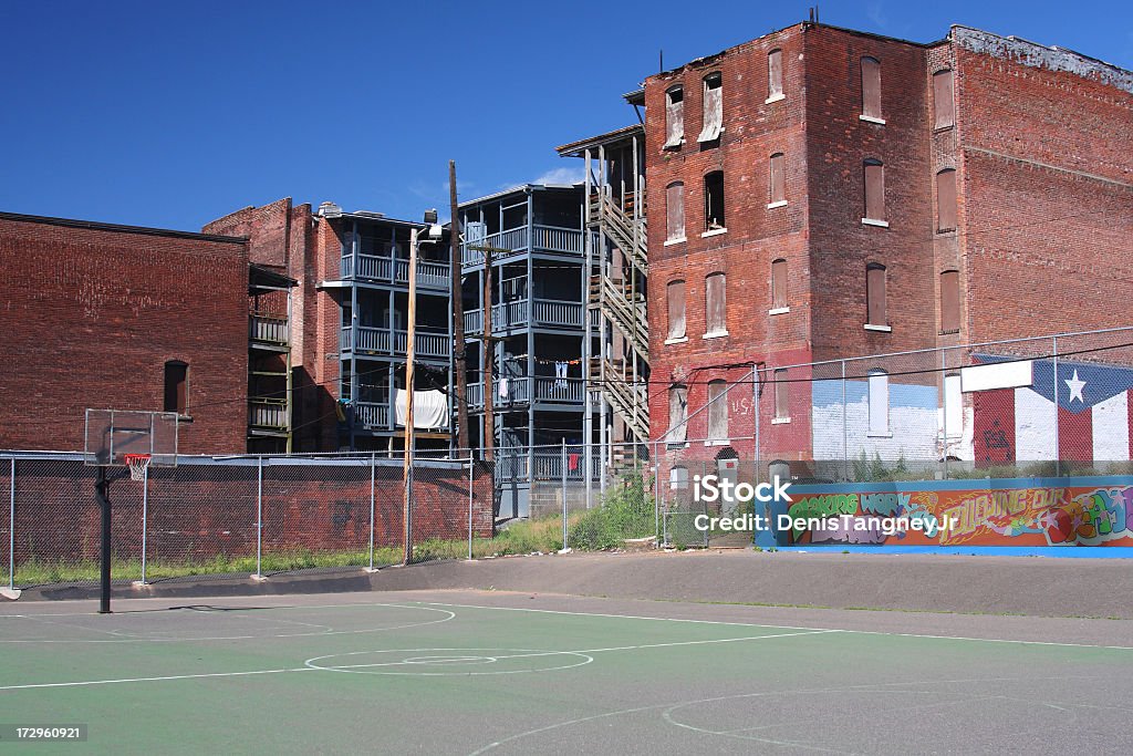 Cancha de básquetbol - Foto de stock de Ciudad libre de derechos