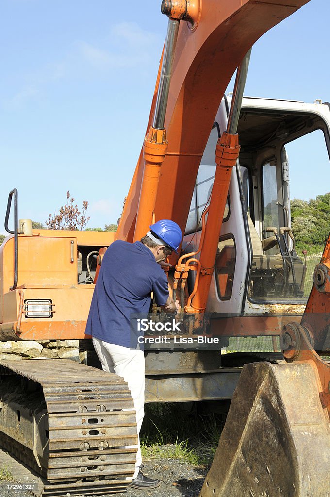 Mecânico analisar Excavator - Foto de stock de Escavadora Mecânica royalty-free