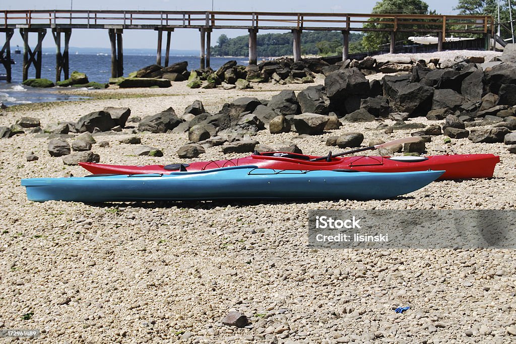 Canoas en la playa - Foto de stock de Actividades recreativas libre de derechos