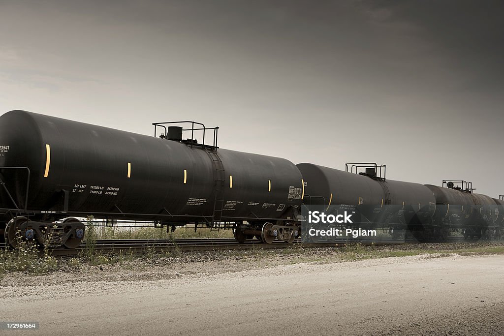 엔진오일 tankers 굴절률은 열차 트랙 - 로열티 프리 0명 스톡 사진