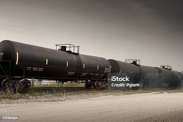 엔진오일 Tankers 굴절률은 열차 트랙 0명에 대한 스톡 사진 및 기타 이미지 - 0명, 가솔린, 객차