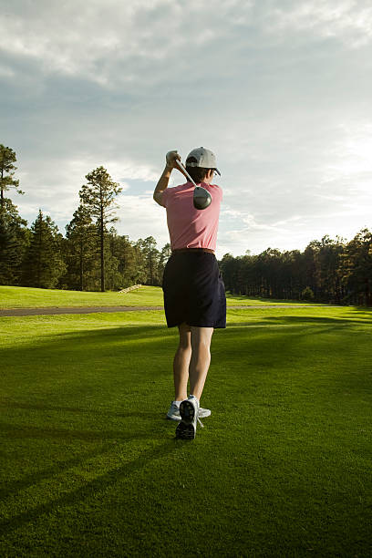 parcours de golf - golf women golf swing arizona photos et images de collection