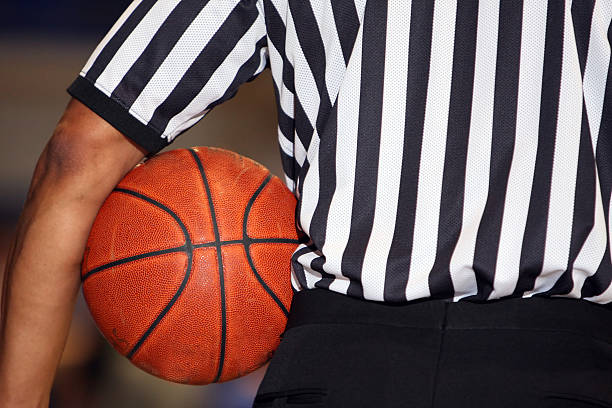 basketball referee - school gymnasium gym basketball court school stock-fotos und bilder