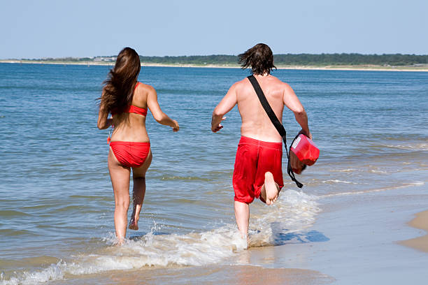 maître-nageur sauveteur série - shorts rear view summer beach photos et images de collection