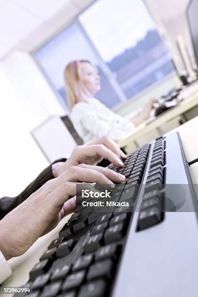 Digitar No Teclado - Fotografias de stock e mais imagens de Acessibilidade - Acessibilidade, Adulto, Brincalhão