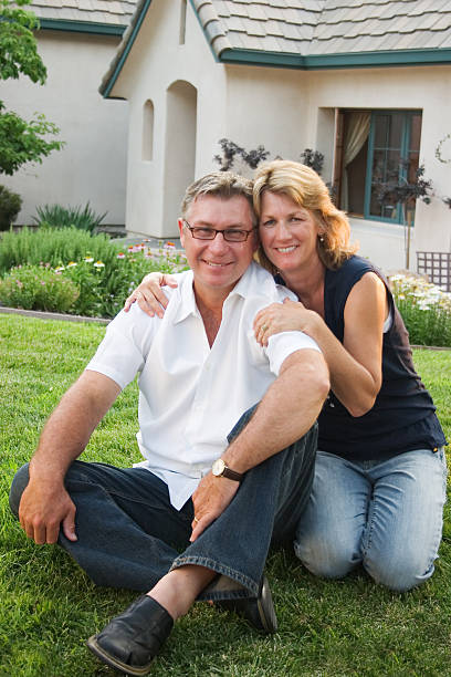 istock Couple In Front Of House 172963538