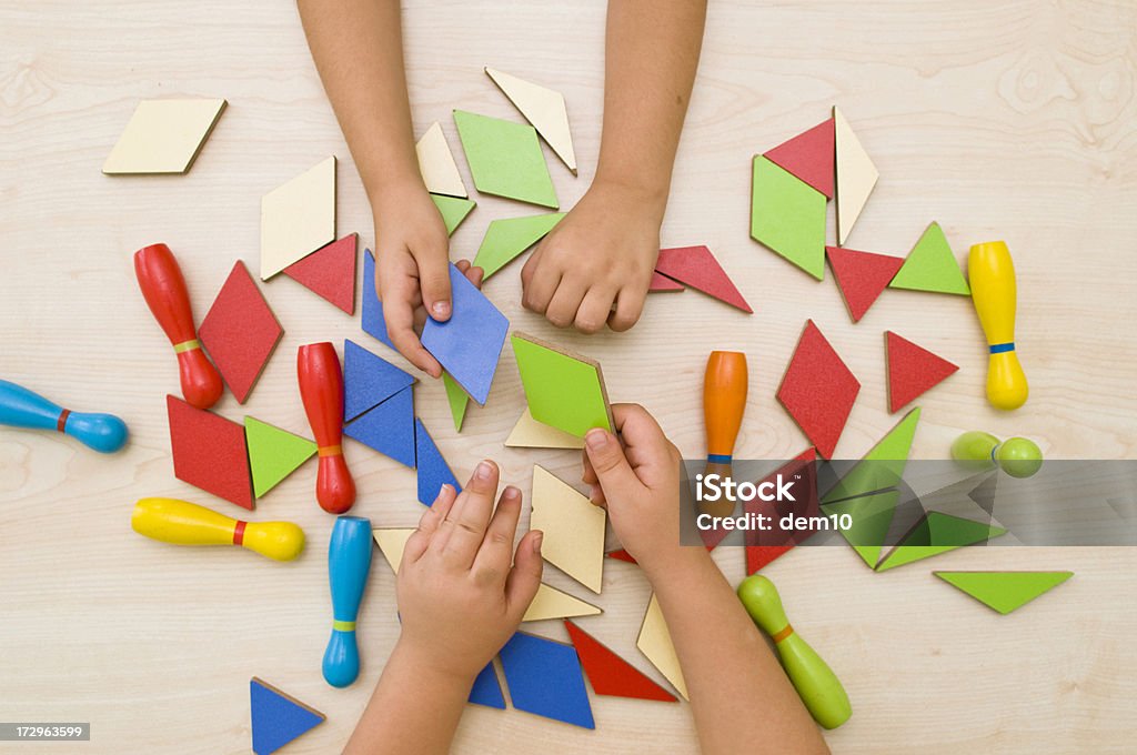 Criança jogando - Foto de stock de Escola pré-primária royalty-free