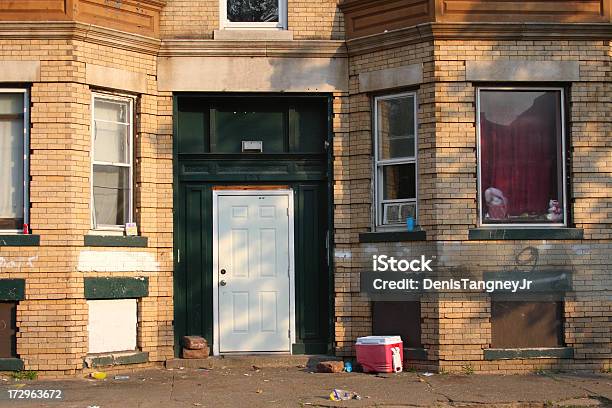 Città Street - Fotografie stock e altre immagini di Porta - Porta, Povertà, Appartamento