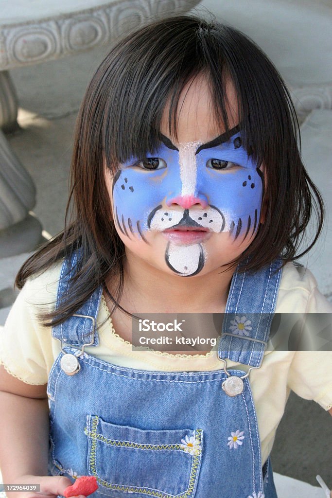 Ragazza asiatica con il viso dipinto - Foto stock royalty-free di Bambino