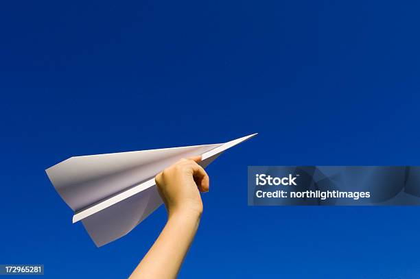 紙飛行機 - 紙飛行機のストックフォトや画像を多数ご用意 - 紙飛行機, あこがれ, ひらめき