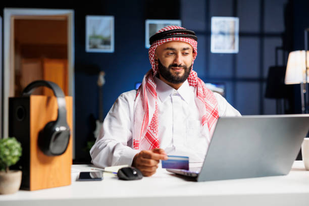 istock Arabian businessman online shopping 1729652870