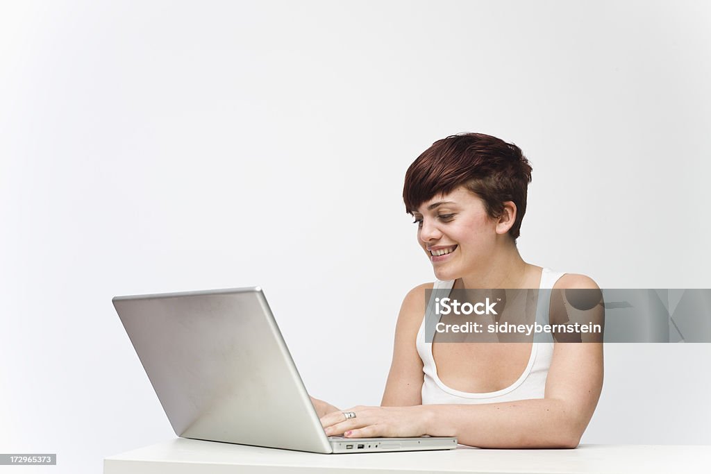 Sorridente escrevendo computador portátil - Royalty-free 20-29 Anos Foto de stock