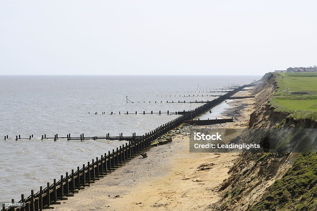 Coastal di difesa, scogliera, Norfolk - Foto stock royalty-free di Acqua