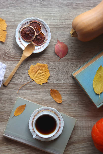 sweet food, hot drink and autumnal details - squash pumpkin orange japanese fall foliage imagens e fotografias de stock