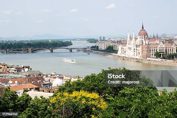 Photo libre de droit de Vue De Budapest banque d'images et plus d'images libres de droit de Arbre - Arbre, Budapest, Bâtiment du parlement