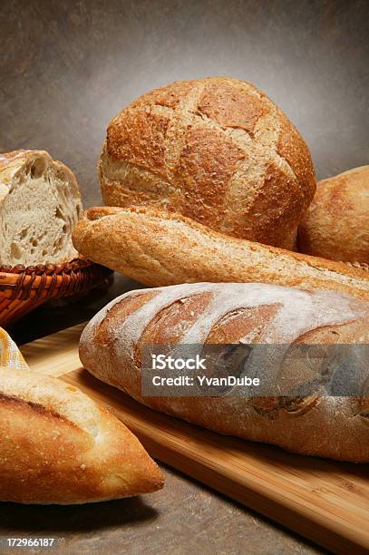 Verschiedene Brot Stockfoto und mehr Bilder von Baguette - Baguette, Brotsorte, Fotografie