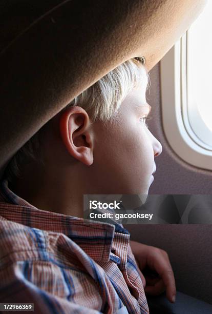 Homesick Cowboy Niños Foto de stock y más banco de imágenes de Aspiraciones - Aspiraciones, Avión, Cara humana