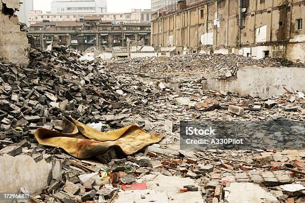 Povertà - Fotografie stock e altre immagini di Terremoto - Terremoto, Danneggiato, Paese in via di sviluppo