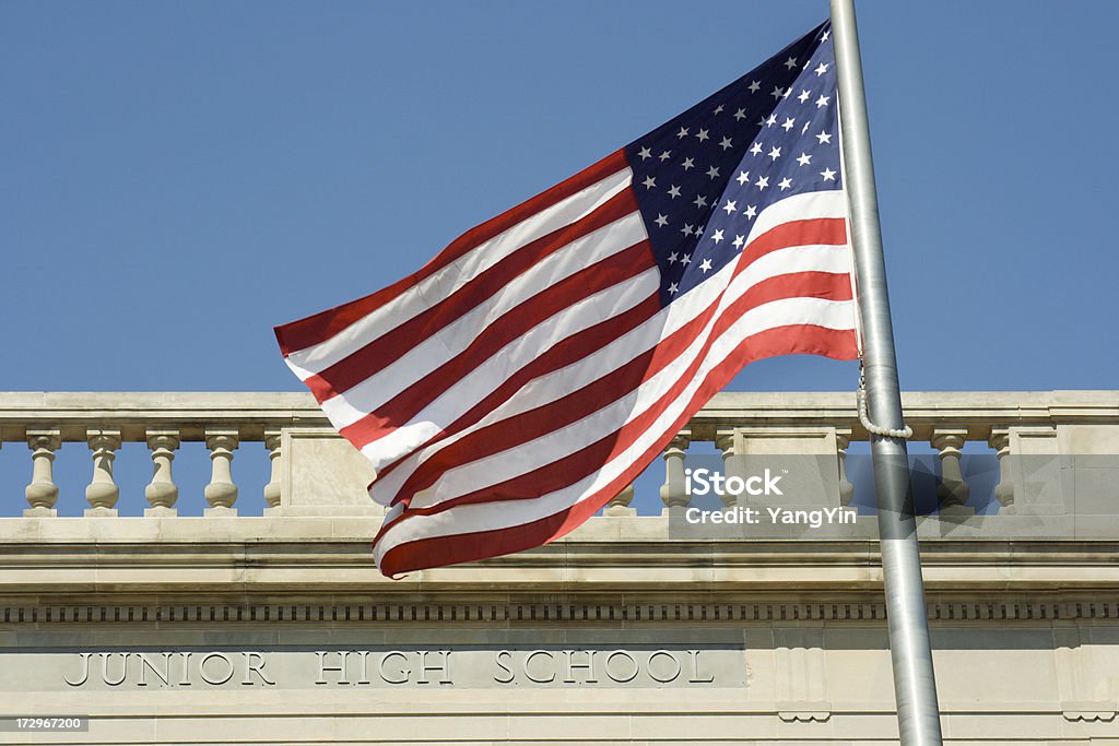 Amerikanische Junior High School - Lizenzfrei Amerikanische Flagge Stock-Foto