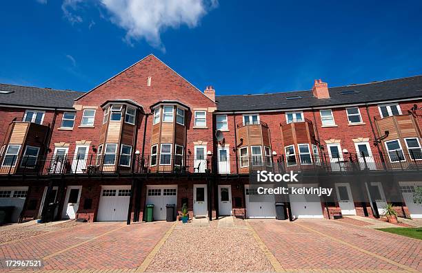 Moderne Häuser Suburban Familie Stockfoto und mehr Bilder von Leeds - Leeds, Städtische Straße, Architektur