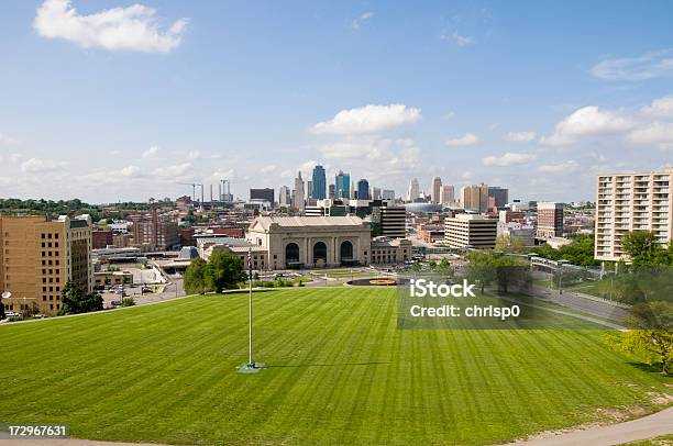 Kansas City - Fotografias de stock e mais imagens de Kansas City - Missouri - Kansas City - Missouri, Alto - Descrição Física, Ao Ar Livre