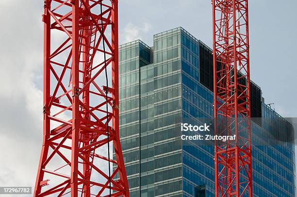 Moderne Gebäude Und Der Cranes Stockfoto und mehr Bilder von Abstrakt - Abstrakt, Arbeitsstätten, Architektur