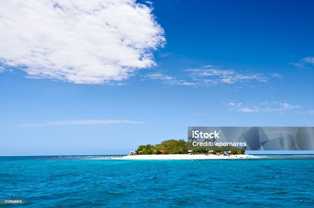 Ilha remota no Oceano - Foto de stock de Azul royalty-free