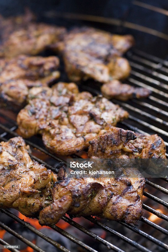 Pollo su un Barbecue Grill - Foto stock royalty-free di Alimentazione sana