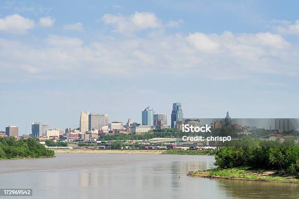 Kansas City Skyline - Fotografias de stock e mais imagens de Exterior de edifício - Exterior de edifício, Kansas, Alto - Descrição Física