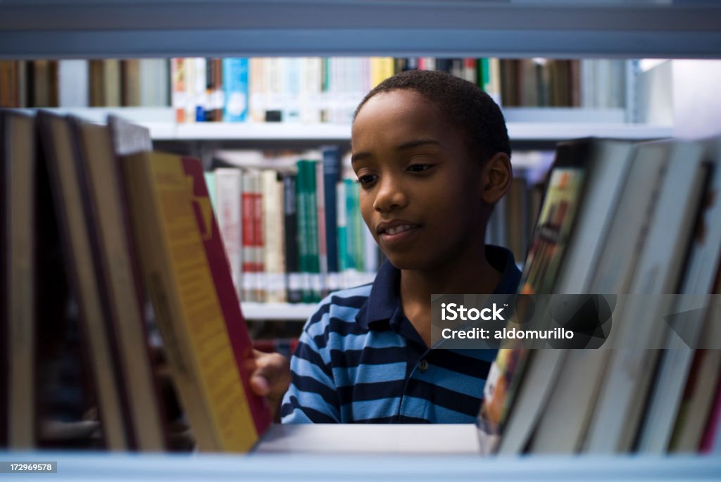 Adolescent zu lesen - Lizenzfrei Buch Stock-Foto