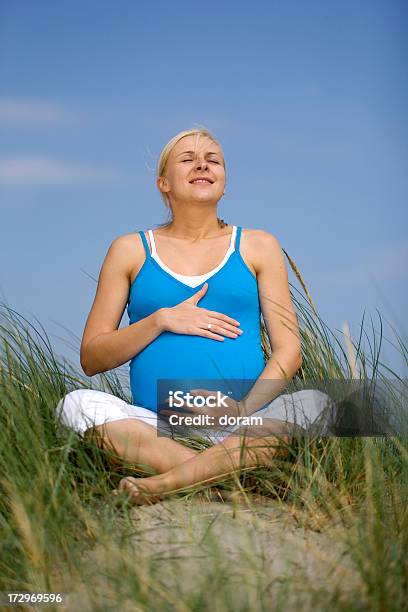 妊娠女性 - 1人のストックフォトや画像を多数ご用意 - 1人, やわらか, カジュアルウェア