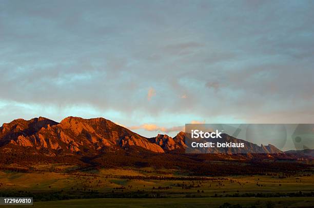 Foto de Boulder Flatirons e mais fotos de stock de Beleza natural - Natureza - Beleza natural - Natureza, Boulder, Cena de tranquilidade