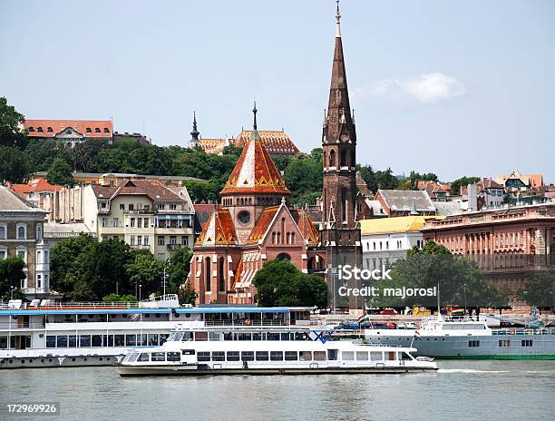 Kirchen Und Boote In Budapest City Stockfoto und mehr Bilder von Ungarn - Ungarn, Wasserfahrzeug, Architektur