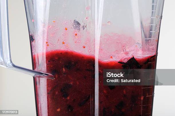 Foto de Smoothie De Frutas Frutas No Liquidificador e mais fotos de stock de Framboesa - Framboesa, Purê, Smoothie de Morango