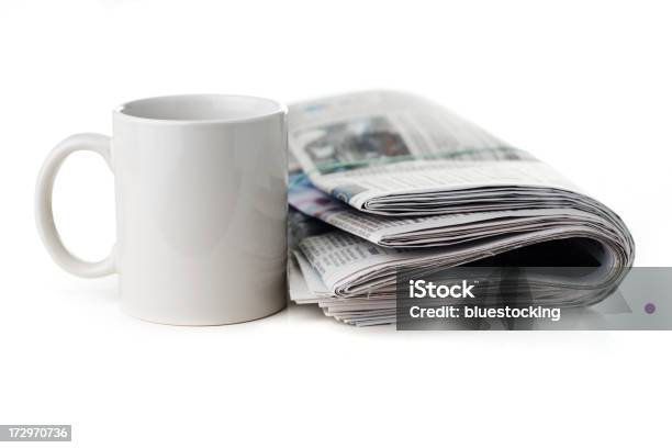 Газета И Чашкой Кофе — стоковые фотографии и другие картинки Газета - Газета, Без людей, Белый фон