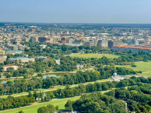 istock Air View / The Ellipse and White House. 1729708475