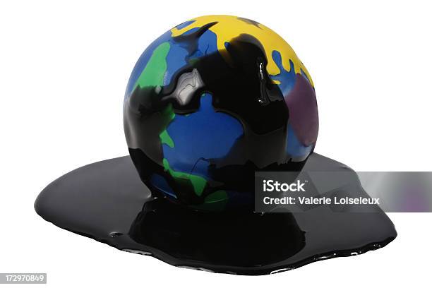 Mundo De Aceite Foto de stock y más banco de imágenes de Caer - Caer, Color negro, Combustible fósil