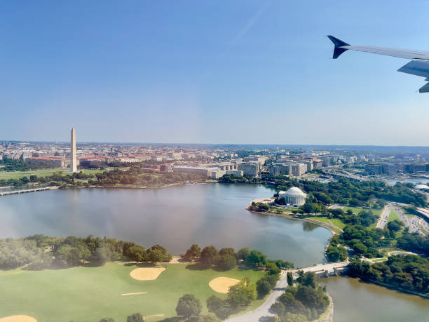 istock Air View / Tidal Basin and National monument under vthe wing. 1729708491