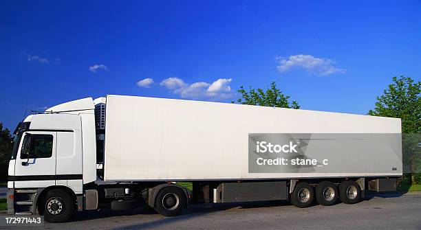Samochód Ciężarowy - zdjęcia stockowe i więcej obrazów Alufelga - Alufelga, Asfalt, Bez ludzi