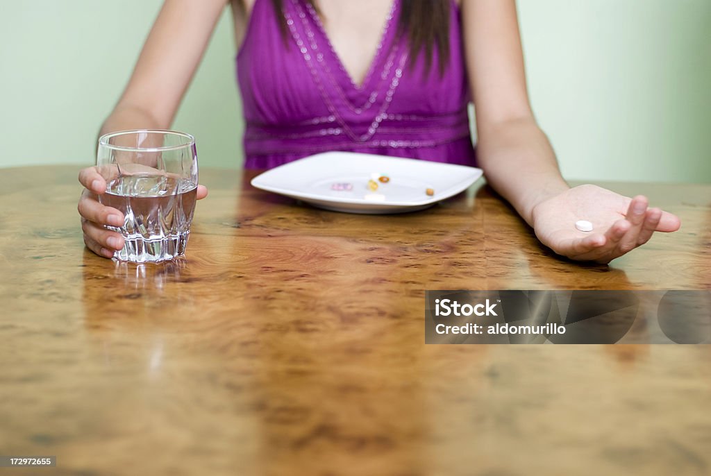 Mulher comer vitaminas de Placa - Royalty-free 20-29 Anos Foto de stock