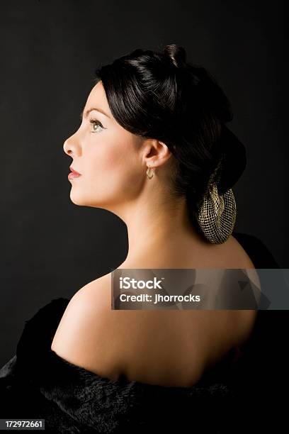 Elegante Frau Stockfoto und mehr Bilder von Profil - Profil, Blick nach oben, Frauen