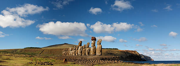 tongariki moai ilha de páscoa - moai statue statue ancient past imagens e fotografias de stock